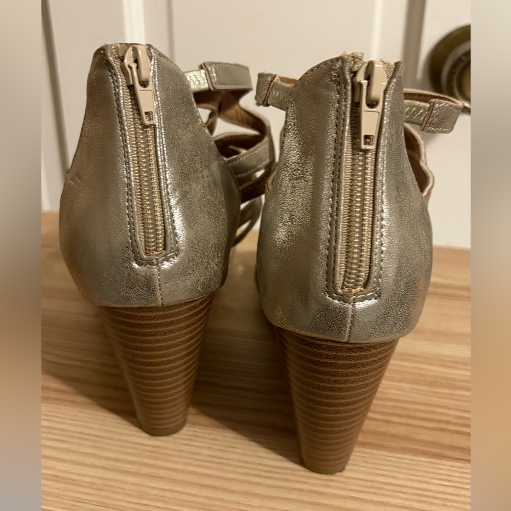 Maurice’s Women's Golden Strappy Wedge Sandals Sz 8.5 - Picture 5 of 10